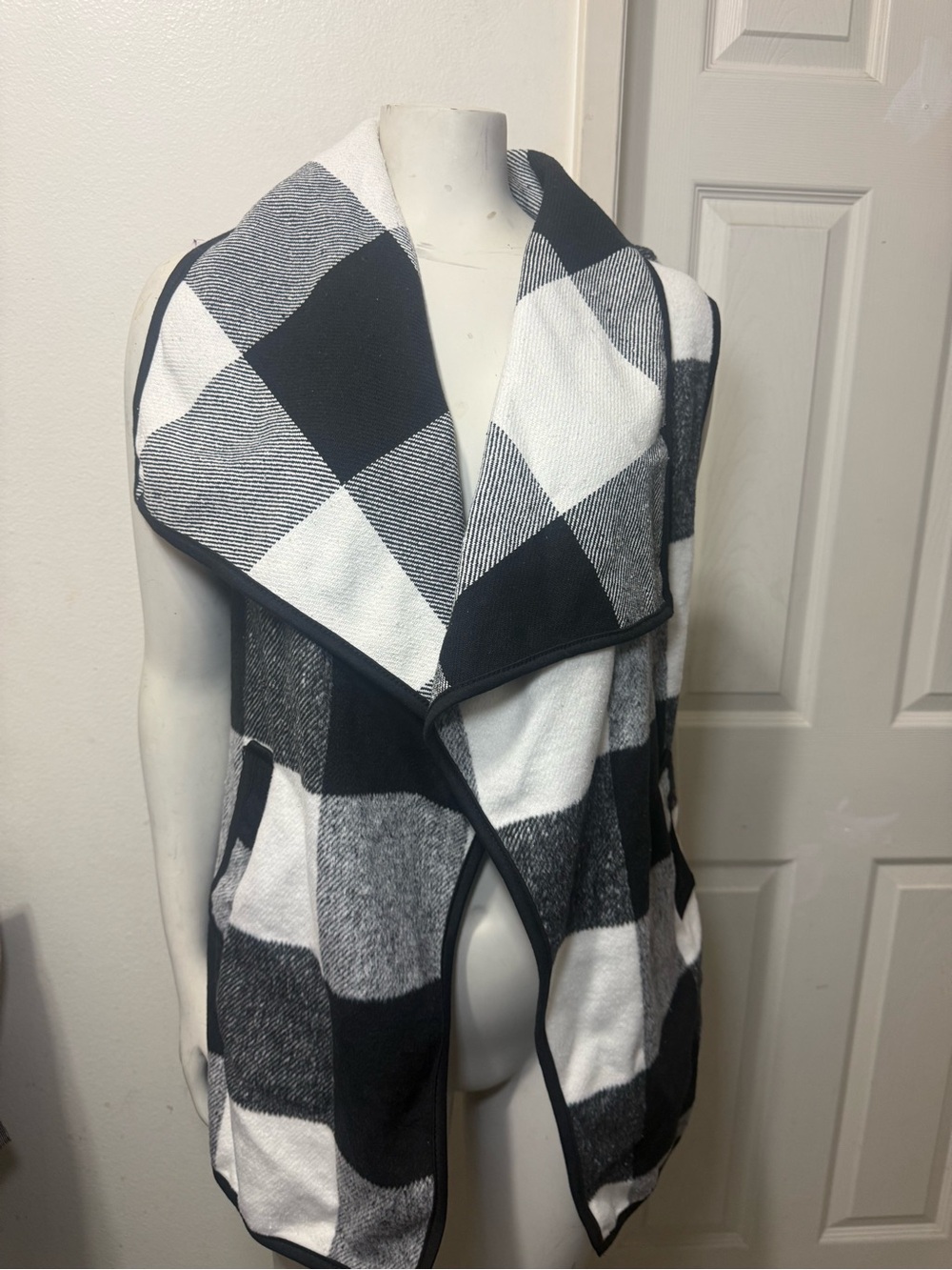 YACUN Women's Plaid Long Vest Open
Front Pockets Black White Gray S
Sleeveless